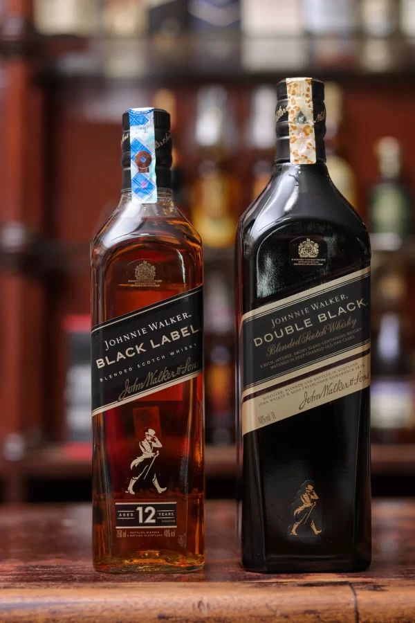 Johnnie Walker Double Black Blended Scotch Whisky zum Online-Verkauf in Hamburg, Deutschland